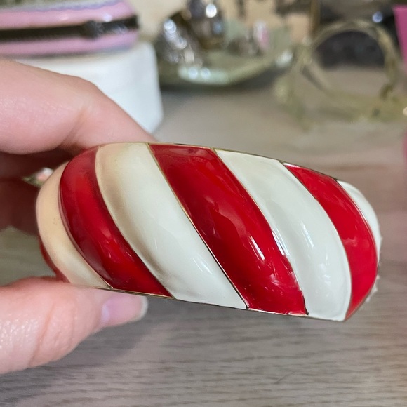 • Candy Cane Bangle • - Picture 6 of 8